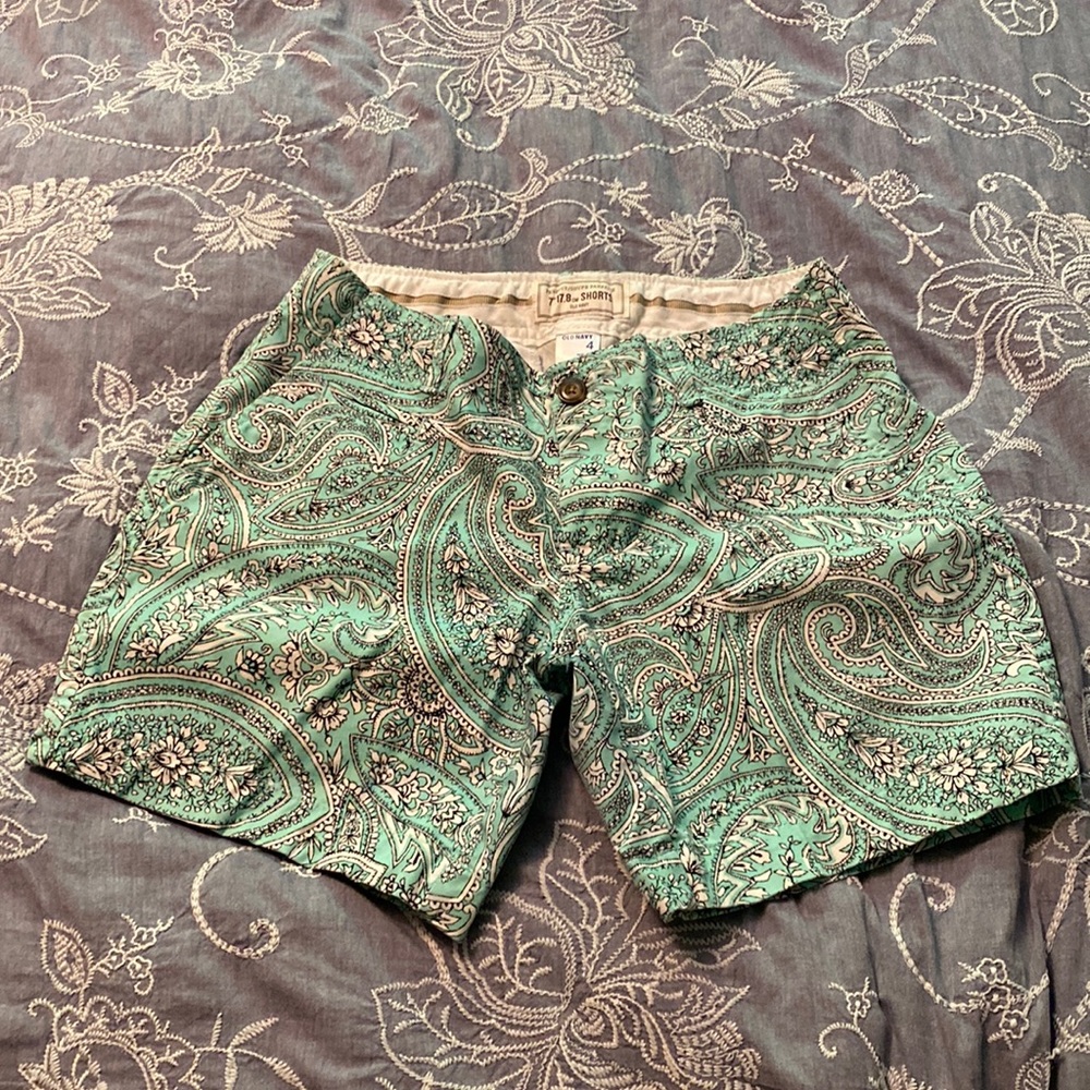 Old Navy Size 4 shorts 7” green, white, and black